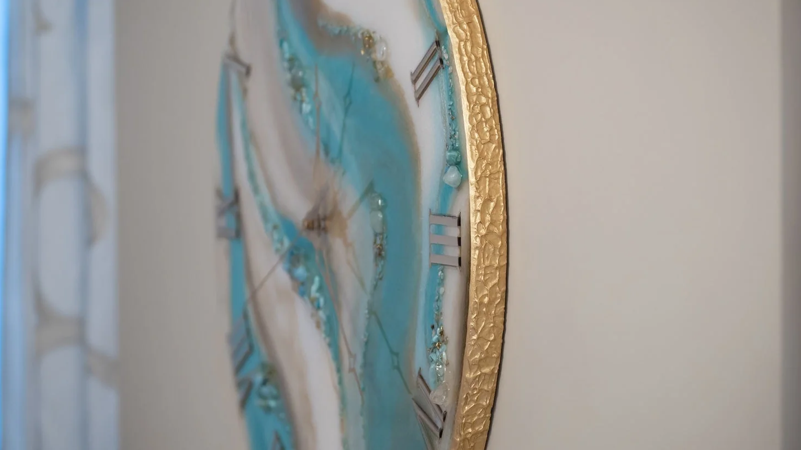 How to Make Stunning Epoxy Resin Wall Art: A Creative Guide